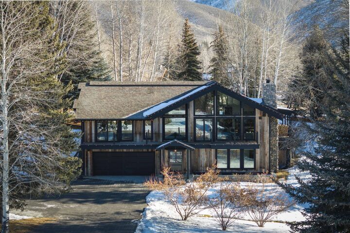 Property Photo:  211 Camas Loop  ID 83353 