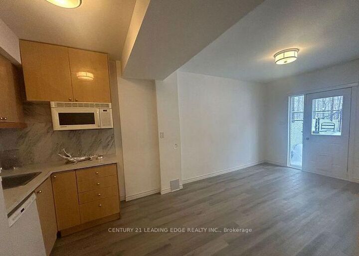 Property Photo:  18 Loggers Trail Lower  ON L3Y 4W1 