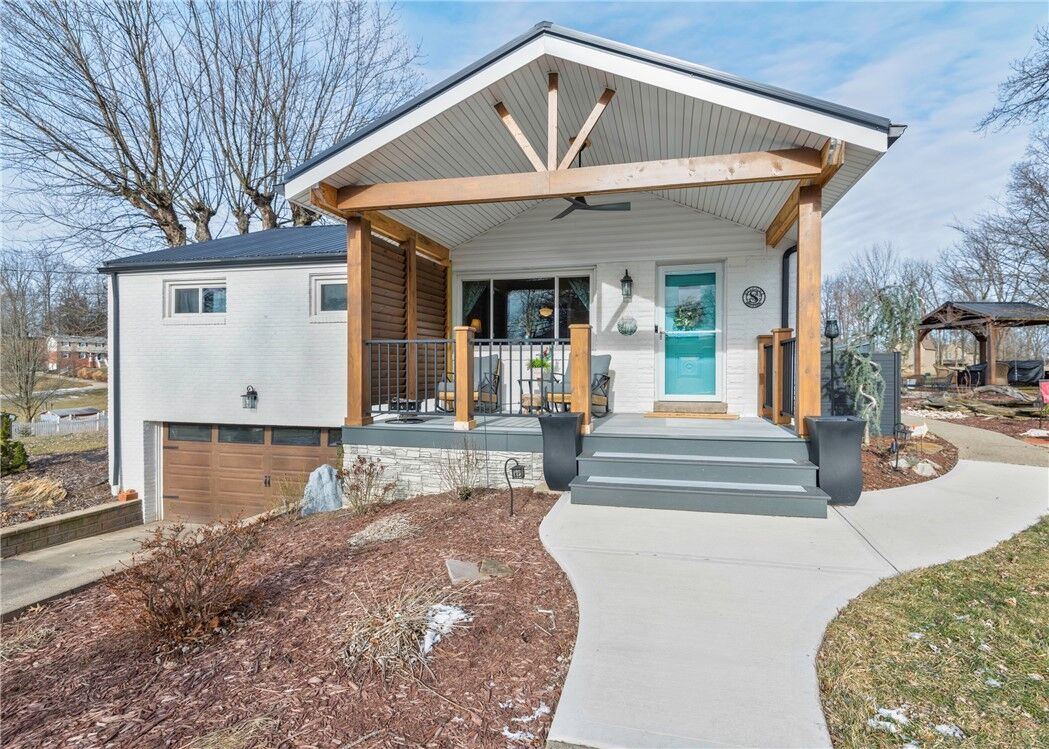 Property Photo:  543 Taylor Dr  PA 15317 