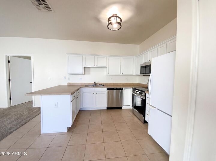 Property Photo:  2300 E Magma Road 115  AZ 85143 