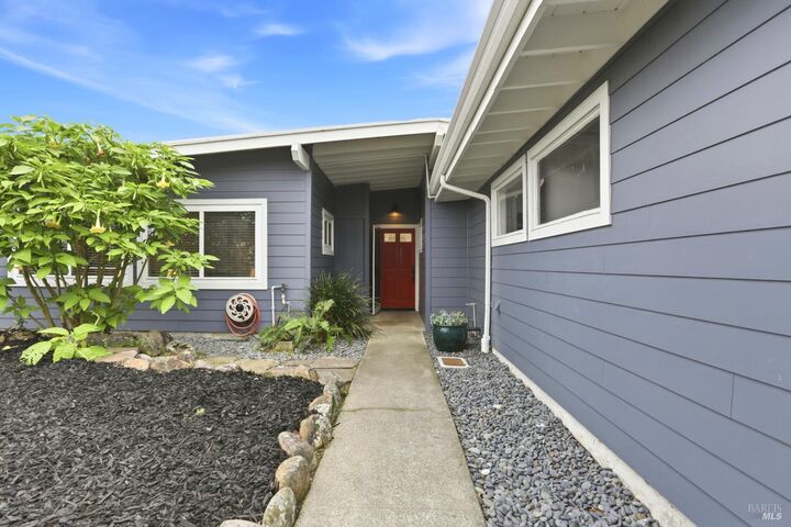 Property Photo: 868 Rincon Way CA 94903