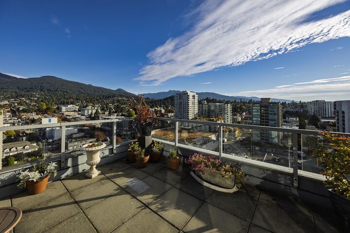 Property Photo:  121 W 16th Street 1702  BC V7M 3P4 