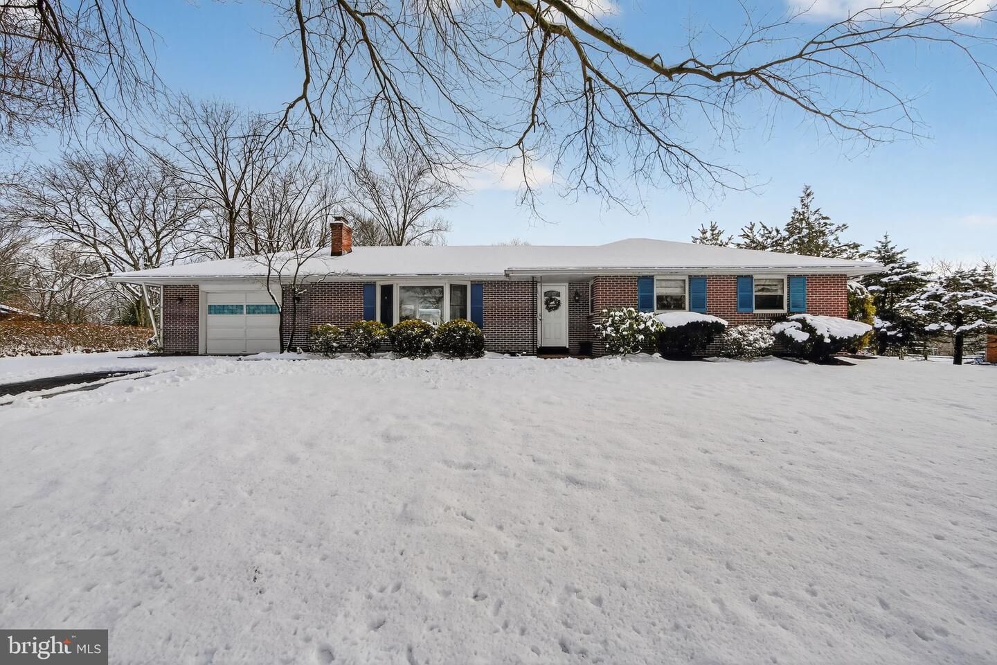 Property Photo: 1074 Stuart Drive PA 19464