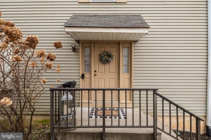 Property Photo:  210 Martins Way  NJ 08054 