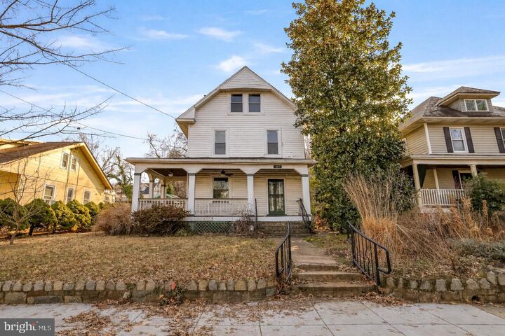 Property Photo:  1811 Lawrence Street NE  DC 20018 