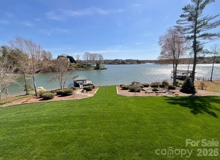 Property Photo: 5231 Peninsula Drive NC 28630