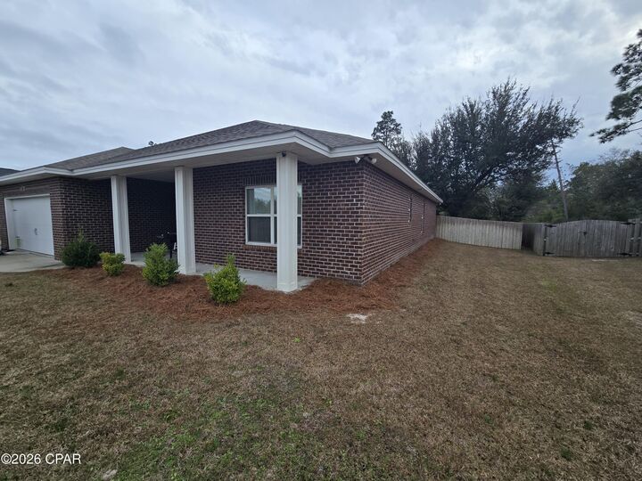 Property Photo: 3428 High Cliff Road FL 32409