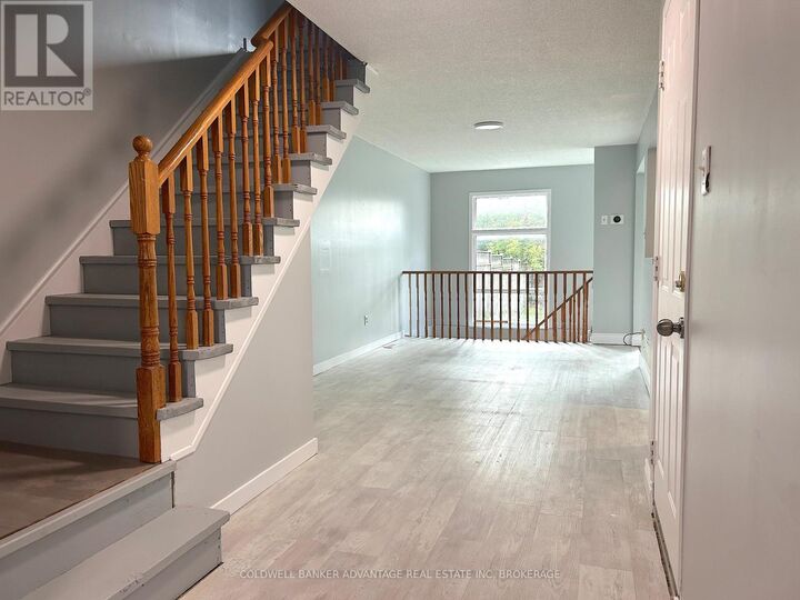 Property Photo:  16 Cunningham Drive  ON L4N 8L3 