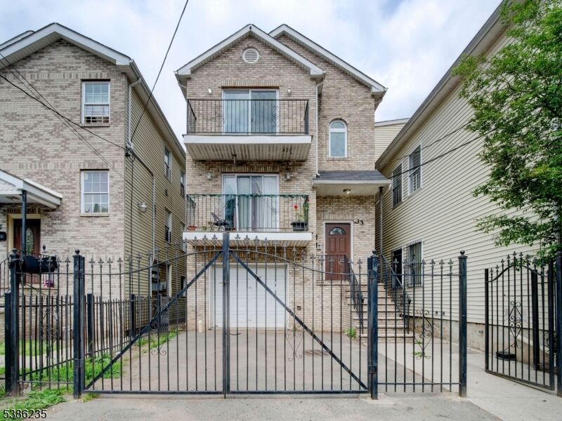 Property Photo: 33 Kent St NJ 07108