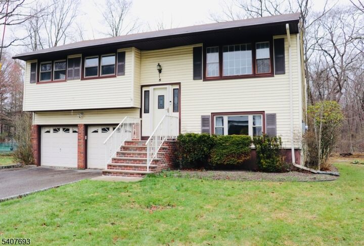 Property Photo:  5 Downstream Dr  NJ 07836 
