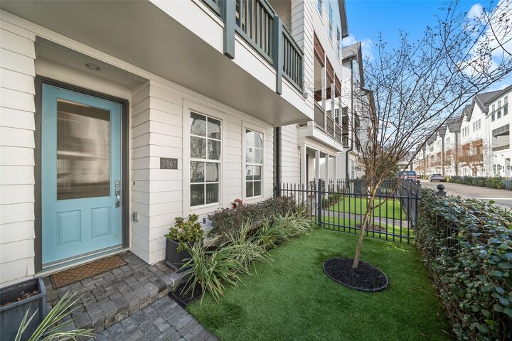 Property Photo:  3307 Timbergrove Oaks Street  TX 77008 