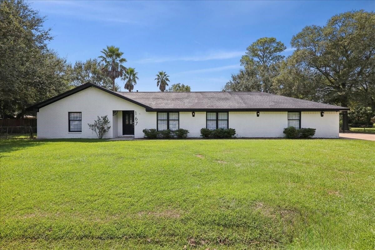 Property Photo:  167 Ridgewood Street  TX 77611 