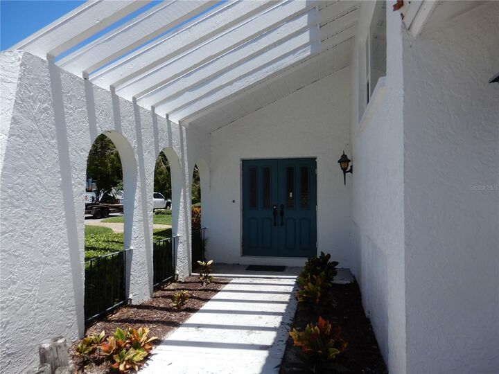 Property Photo:  853 2nd Avenue S  FL 33715 