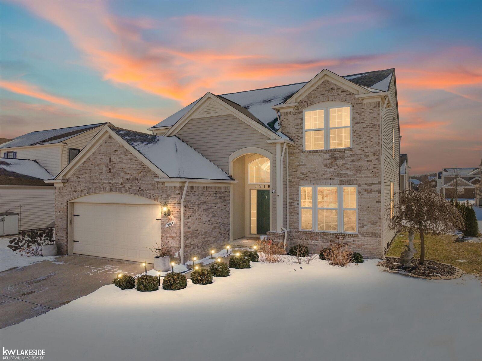 Property Photo:  19164 Hazelton Drive  MI 48042 