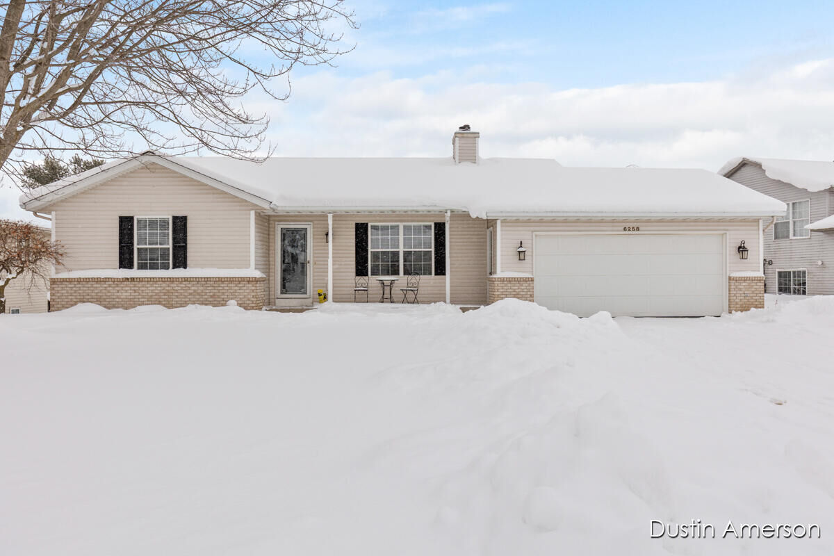 Property Photo:  6258 Plainview Drive  MI 49426 