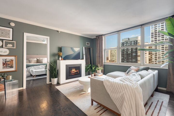 Property Photo:  21 W Chestnut Street 1605  IL 60610 