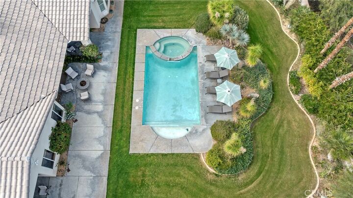 Property Photo:  44 Killian Way  CA 92270 