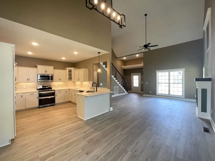 Property Photo:  709 Eva Agnes Avenue  TN 37042 