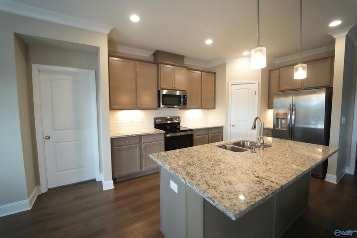 Property Photo:  204 Joan Circle  AL 35749 