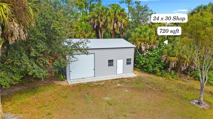 Property Photo:  250 17th Street NW  FL 34120 