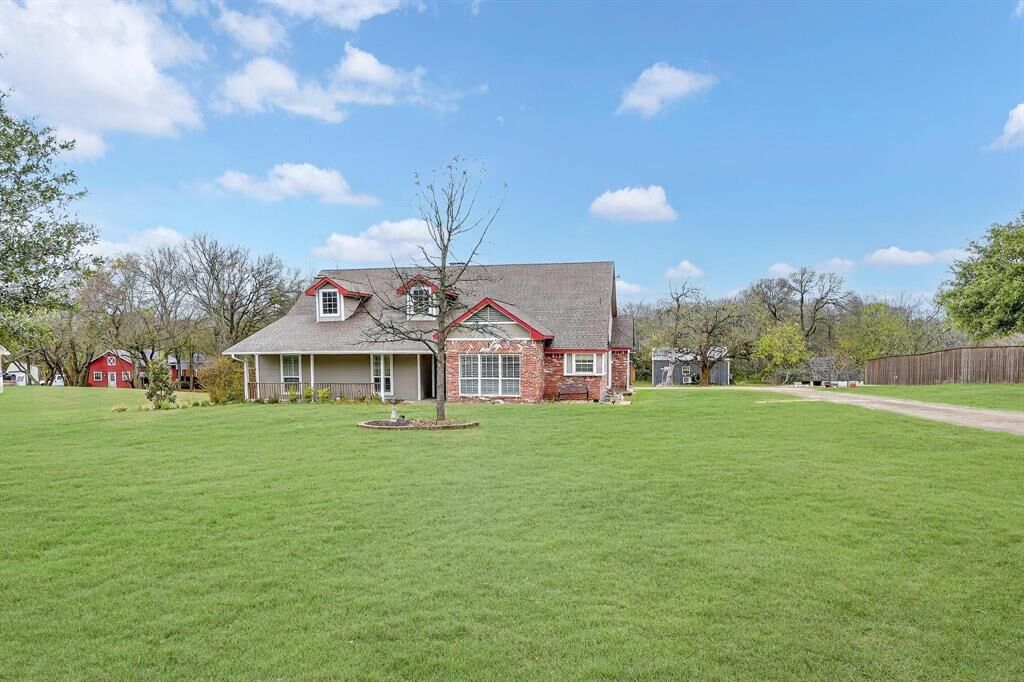 Property Photo: 130 Woodcreek Drive TX 75407