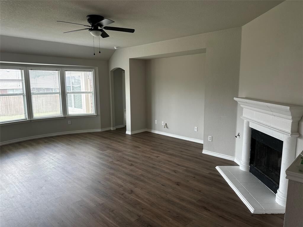 Property Photo:  2512 Clubhouse Drive  TX 76210 