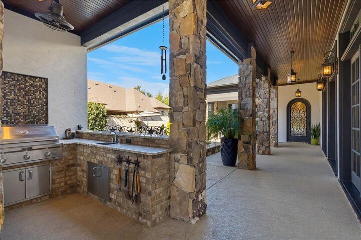 Property Photo:  2825 Cotswold Court  TX 76248 