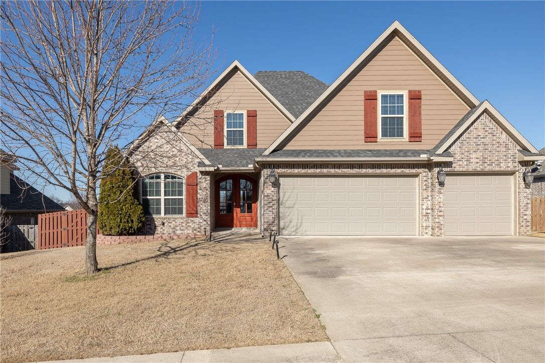 Property Photo: 1720 Sweetbriar Way AR 72719