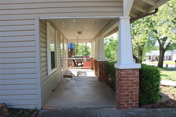 Property Photo: 930 Maple Street OK 73099