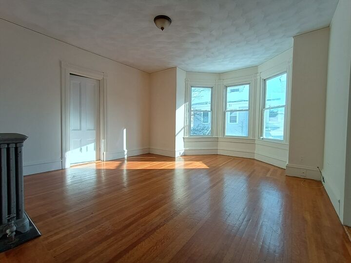 Property Photo:  292 Wilder St 2  MA 01851 