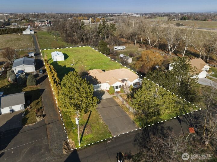 Property Photo: 1810 Highland Road WA 99362