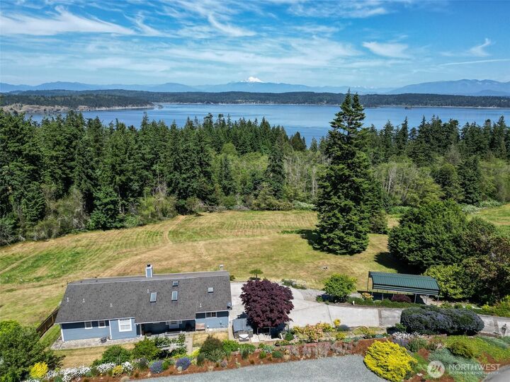 Property Photo:  4515  Sunday Drive  WA 98277 