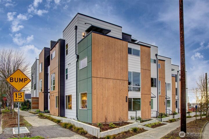 Property Photo:  6400  Fauntleroy Way SW  WA 98136 