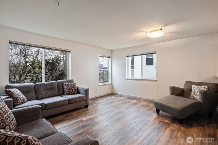 Property Photo: 10511 Midvale Avenue N 301 WA 98133