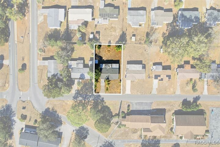 Property Photo:  6 N Osceola Street  FL 34465 