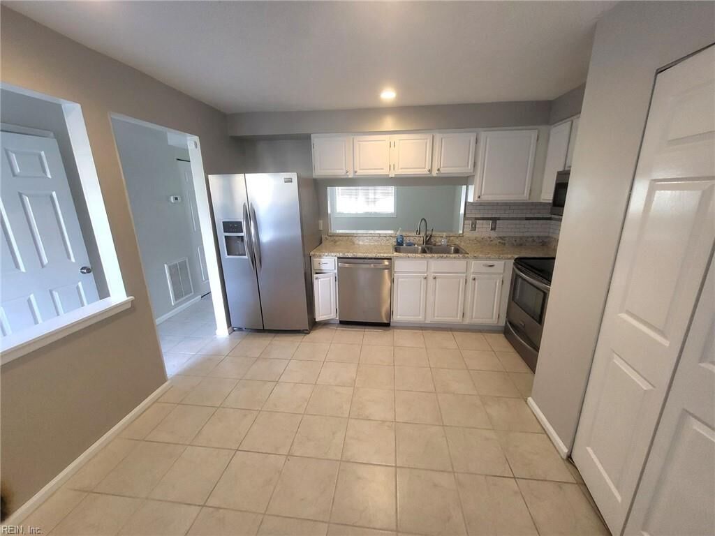 Property Photo:  47 Lucinda Ct  VA 23666 