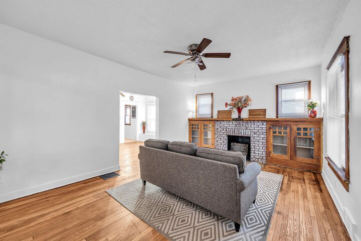 Property Photo: 512 S Fern Ave KS 67213