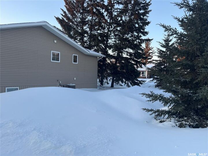 Property Photo:  100 1st Avenue SW  SK S0A 4J0 