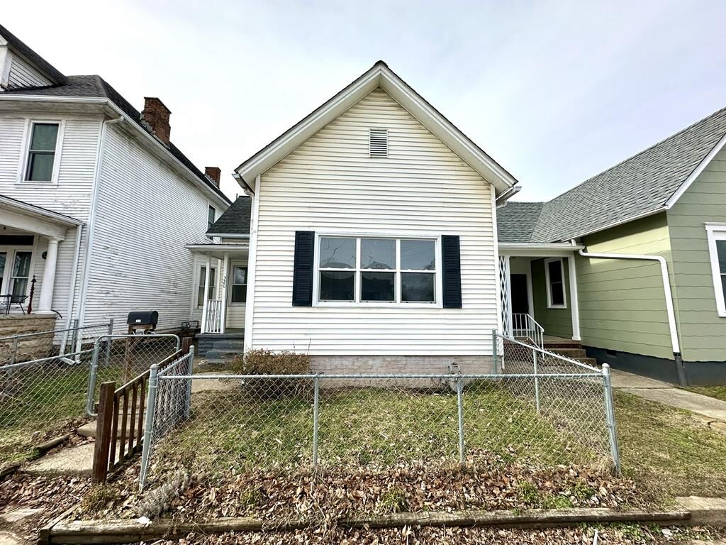 Property Photo: 320 Vine Street OH 45601