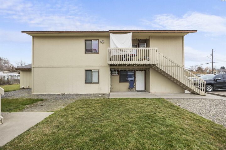 Property Photo:  313 E 3rd Street  WA 98932 