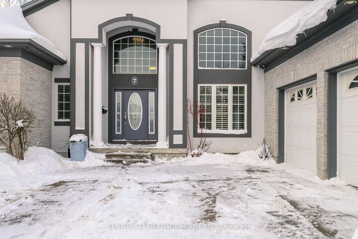Property Photo: 7 Edwin Drive ON N6C 6A7