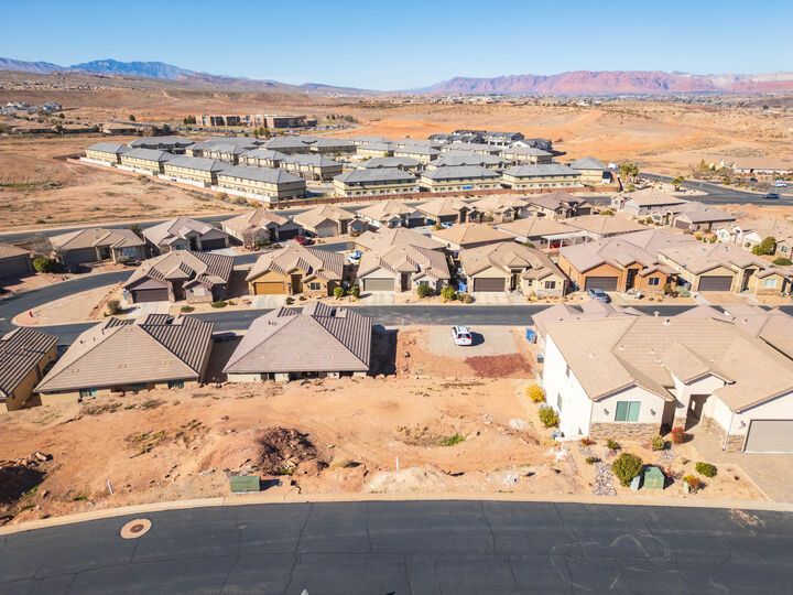 Property Photo:  2261 S Tonaquint Dr 11  UT 84770 