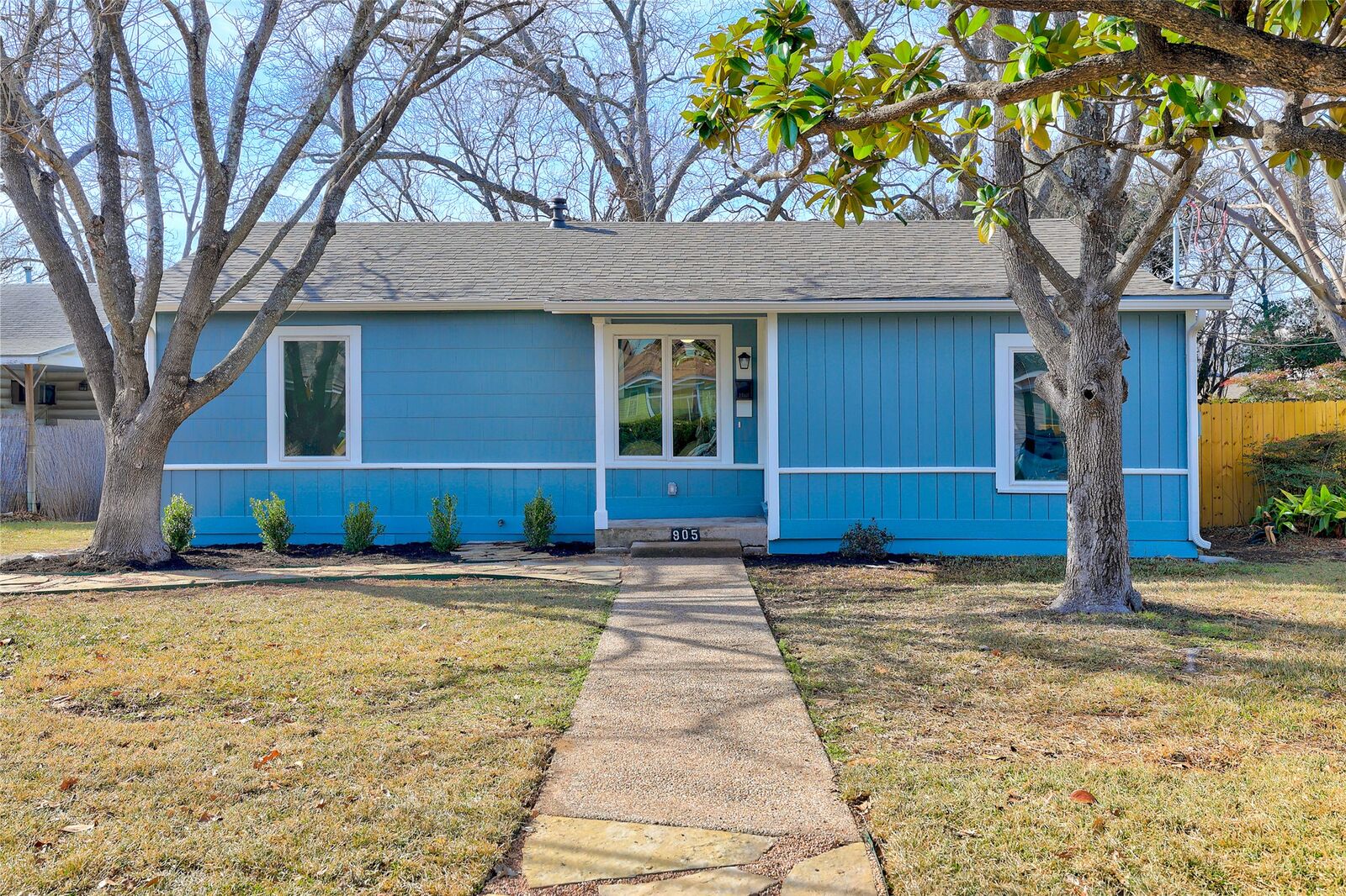 Property Photo: 905 E 55th 1/2 Street TX 78751