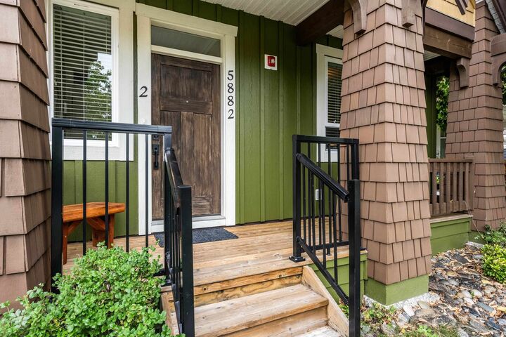 Photo de la propriété:  5882 Cowichan Street 2  BC V2R 0G8 