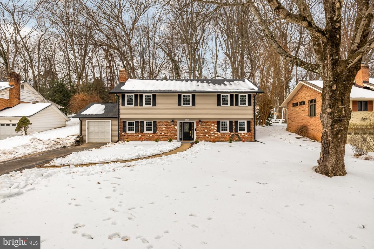Property Photo: 11708 Stonewood Ln MD 20852