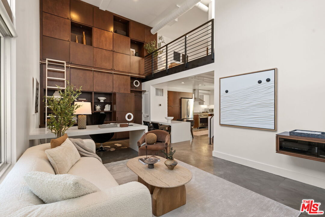 Property Photo: 1037 N Laurel Ave CA 90046