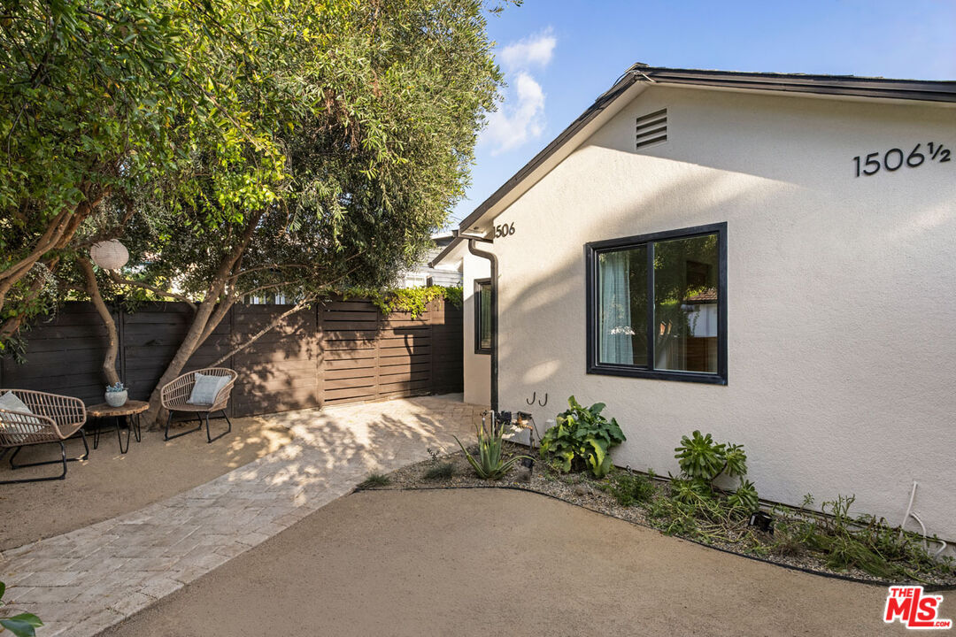 Property Photo:  1506 N Benton Way  CA 90026 