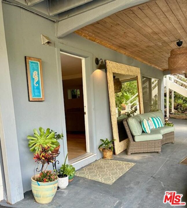 Property Photo:  2900 Searidge St  CA 90265 