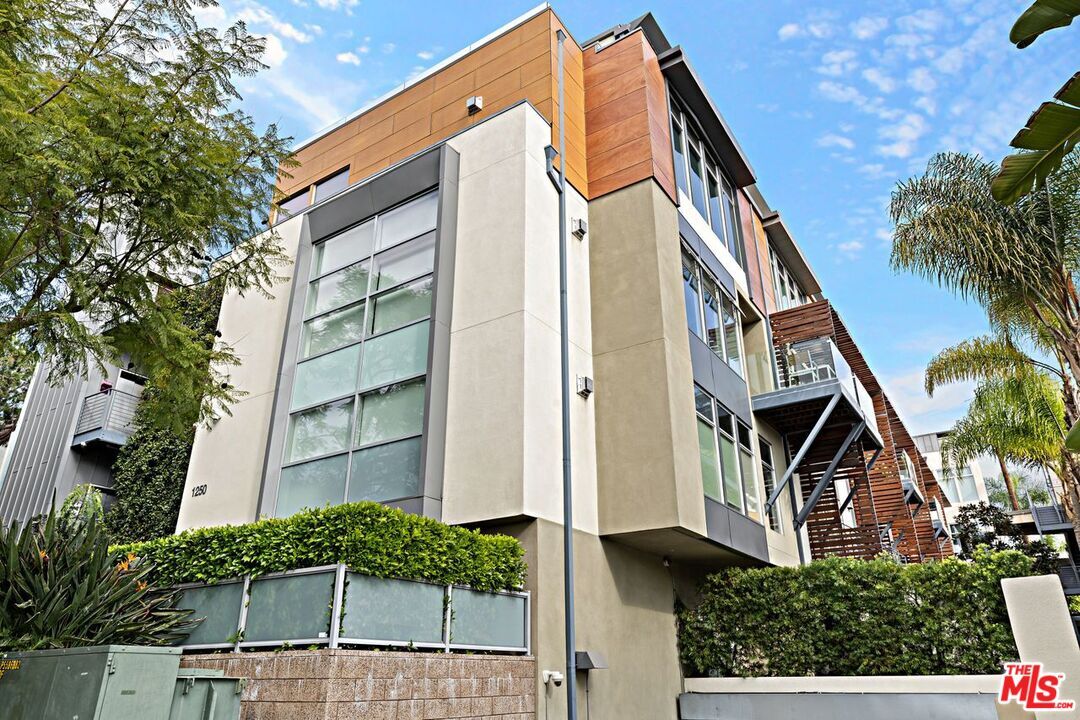 Property Photo: 1250 N Harper Ave CA 90046