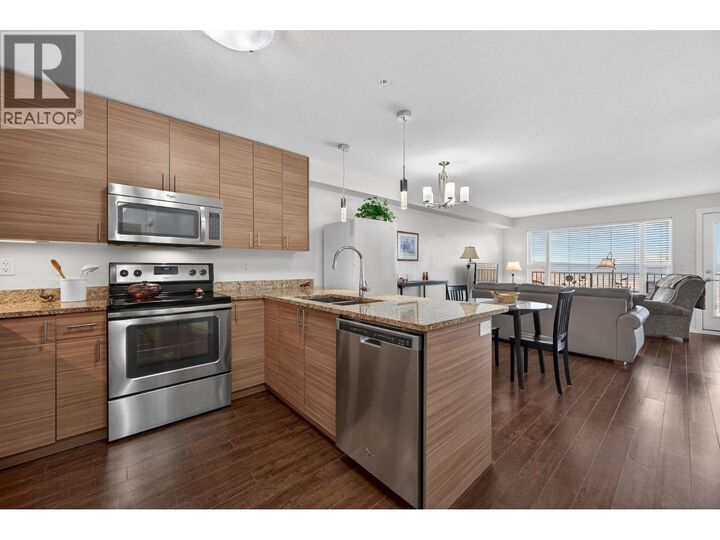 Photo de la propriété:  1200 Harrison Place 306  BC V1S 1M1 